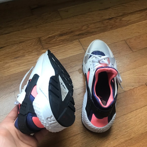 Clean Nike Huaraches - Picture 6 of 9